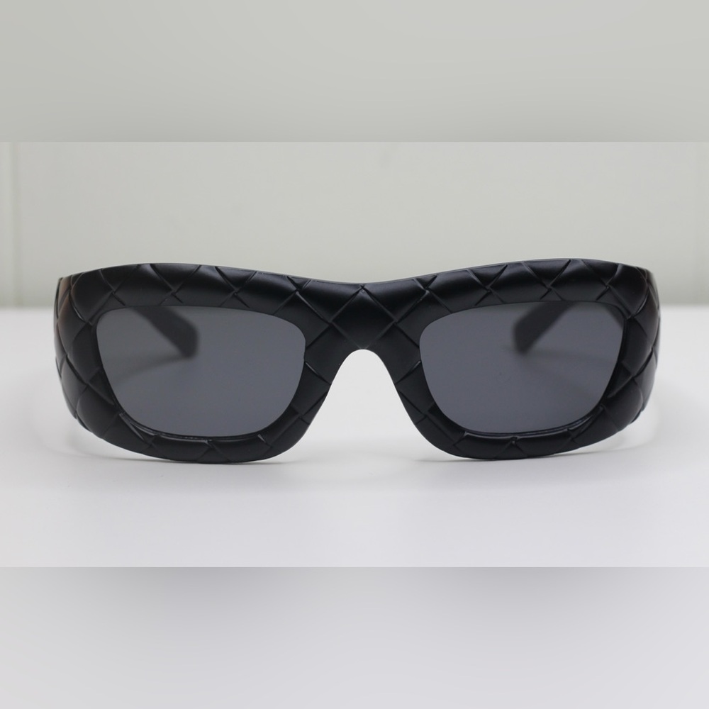 Elegant Quilted Sunglasses